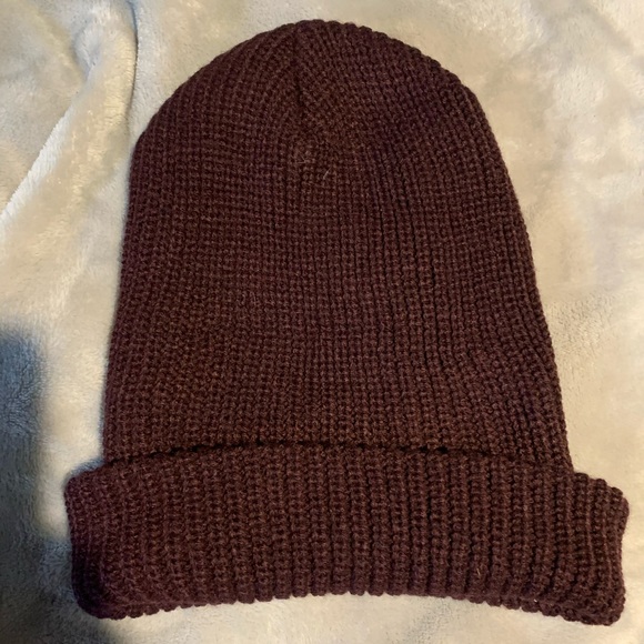 🚨Maroon Beanie🚨 - Picture 2 of 2